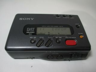 Sony Tcd - D7 Walkman Dat Digital Audio Tape Recorder Powers On