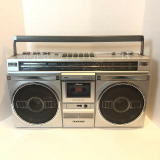 Vintage Sanyo M9935k Am/fm/shortwave/cassette Boombox Radio