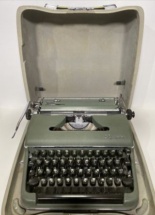 Vintage Olympia Typewriter Sm3/sm4? Green Portable Typewriter Vintage With Case