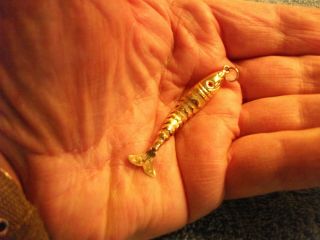 9ct Vintage Gold Articulated Fish Charm Circa 1978 - - 2.  6g - - 5.  5cms