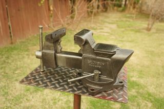 Vtg.  Columbian 4  Jaw Swivel Anvil Vise,  With Pipe Grips,  26 Lbs Vice Made In Usa
