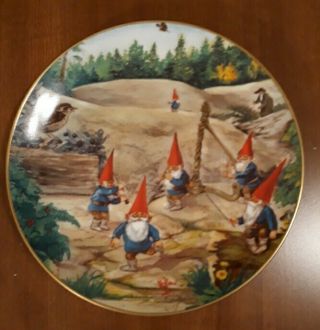 Rien Poortvliet Legends Of The Gnomes - Plate - Reach For The Stadavarious 1986