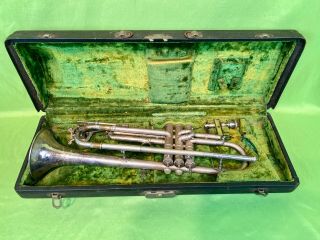 Vintage 1926 C.  G.  Conn Ltd Trumpet Elkhart Ind.  237819 W/ Mouth Piece & Case