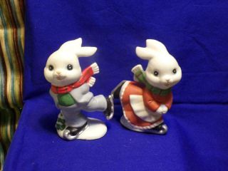 Vintage Homco Christmas Figurines Bunny Rabbit Boy And Girl Ice Skating 5305