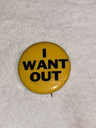 Vintage 1970s Vietnam War Anti - War Hippie Pin Back Button I Want Out Union Label