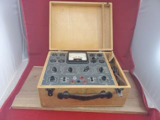 Vintage Superior Instruments Co.  Tube Tester Model 600 - A Wooden Travel Case