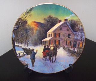Home For The Holidays Avon 1988 Christmas Plate W/ Stand Trimmed In 22k