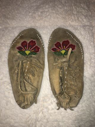 Vintage Authentic Beaded Moccasins Floral Native American Indian 9 "