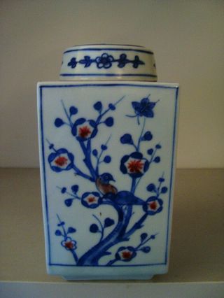 Chinese porcelain tea caddy with 6 piece character mark to base 21/373 3