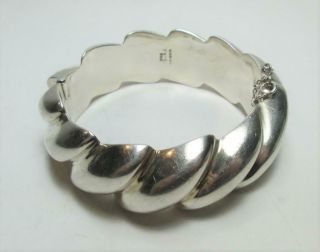 Vintage Mexico Tv - 81 950 Silver Solid Fluted Hinged Bracelet 7/8 " W 68.  5g 7.  5 "