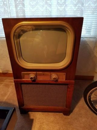 VINTAGE 1950 GENERAL ELECTRIC BLACK AND WHITE TELEVISION 2