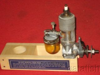 Vintage 1939 Brown Junior 60 " B " Gas Ignition Model Airplane Engine Wstand