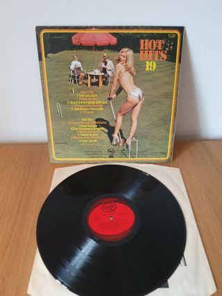 HOT HITS 19 UK VINYL 1973 LP RISQUE CHEESECAKE SLEEVE JILLY JOHNSON COVER MODEL 2