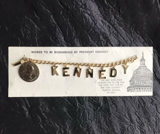 Vintage 1964 John F Kennedy Memorial Goldtone Bracelet On Card Never Worn Jfk