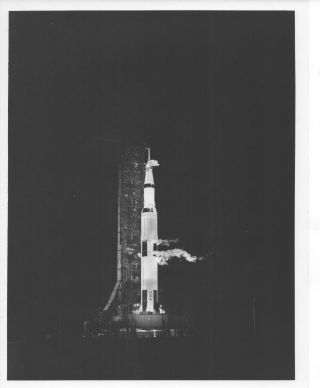 1972 Nasa Issued Photo Showing Apollo 17 Saturn V 108ksc72pc581