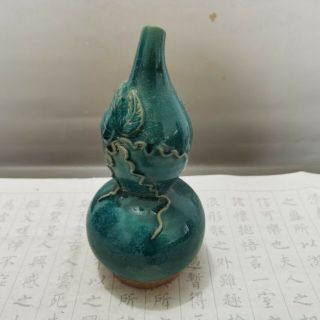 Chinese Old Porcelain Green Crackle glazed gourd vase 2