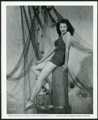 Yvonne De Carlo In Stunning Leggy Pin - Up Portrait Vintage 1944 Photo