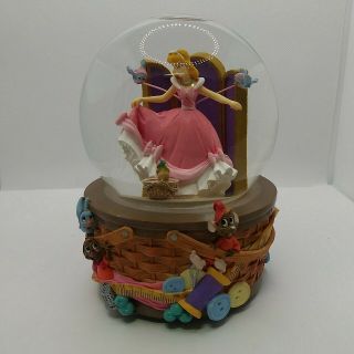 Disney Cinderella Musical Snow Globe Plays " Sing A Song Of Sixpence "