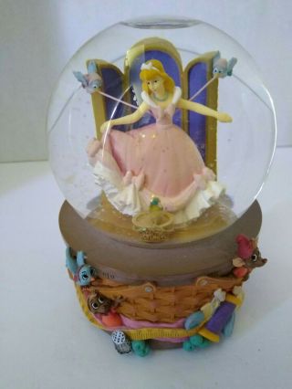 Disney Cinderella Musical Snow Globe Plays " Sing A Song Of Sixpence "