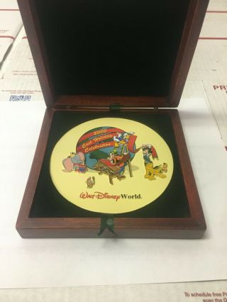 Walt Disney World 2000 Cast Holiday Celebration Pin Set W/ Wood Box Mickey Goofy