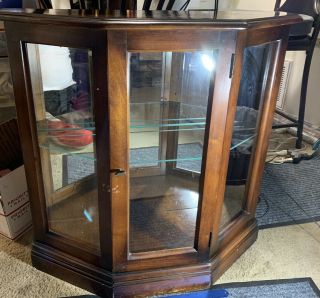 Vintage Lighted Display Case With 1 Glass Shelve,  Heavy Duty Piece.