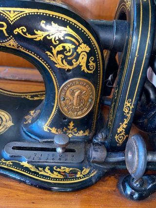 Antique 1886 Singer 12 Hand Crank Sewing Machine w Bentwood Case.  RARE 4