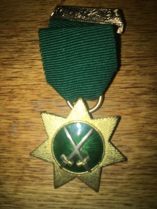 Vintage Masonic Knights Templar? Green Enameled Medal Swords Crossed Pin Badge