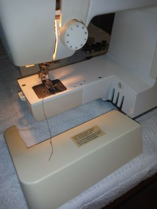 Vintage JC Penney White Model 9150 Sewing Machine w/CASE and cleaned 3