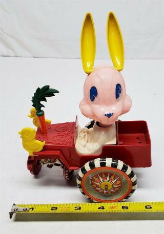 B42 Vintage Marx Tin Litho Wind Up Peter Rabbit Crazy Car -
