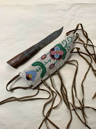 Beaded Plateau Floral Design Knife Sheath And Serrated Knife - Picture