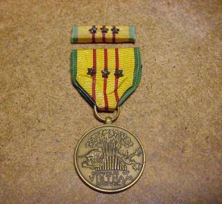 Vintage Vietnam War Era Us Military Campaign Service Medal With Ribbon Bar