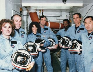 Shuttle Challenger Sts - 51l Crew After Countdown Demo Test - 8x10 Photo (ep - 458)