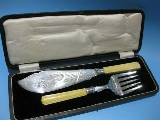 Lovely Antique Silver Plated Victorian Box Set Engraved Fish Cutlery Serving Set