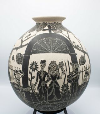 Mata Ortiz Day Of The Dead Vase By Adrian Corona Trillo