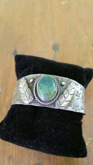 Vintage Navajo Sterling Cuff Bracelet With Green Turquoise And Feathers Design