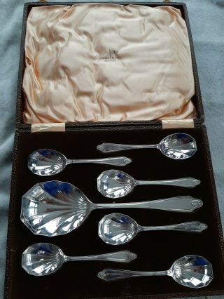 Walker And Hall Boxed Silver Plate Berry,  Fruit Spoons.  1 Large 6 Smaller.