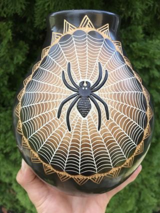 Steve Smith Talking Earth Pottery Vase Spider Iroquois Mohawk Carved 1984