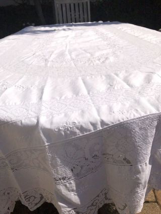 Vintage Oval White Linen Hand Embroidered & Lace Tablecloth 106”x70” Gorgeous