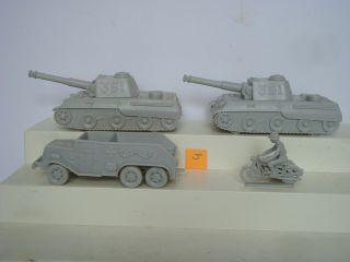 Marx Desert Fox / Complete Set of German Vehicles / Tanks / Light Gray (B) 2