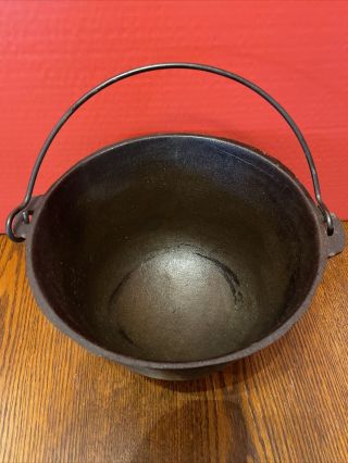 Vintage bean Pot ? cast Iron kettle bail handle 3 leg cauldron NO LID 3