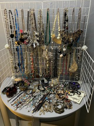 Joblot 150 Items Of Vintage Costume Jewellery Bundle Necklaces Bracelets Beads