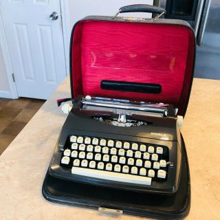 Vintage Royal Lark Typewriter In Travel Case Made In Holland
