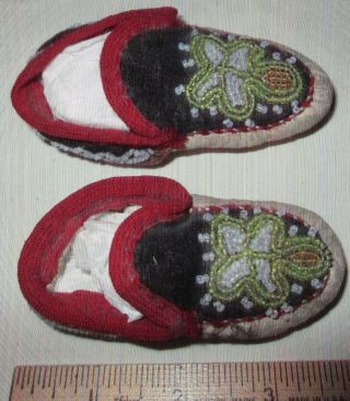 Fabulous Great Lakes Native American Indian Beaded Infants Moccasins 19th C