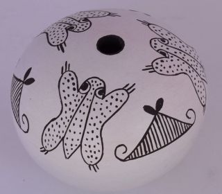 Frog Native American,  Acoma Pueblo,  Vessel,  Seed Pot Pottery By Dolores Lewis