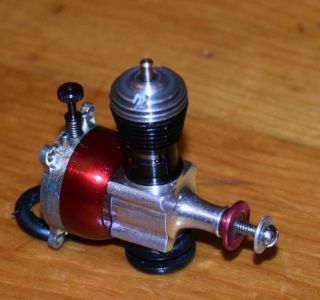 Cox Pee Wee.  020 model airplane engine red anodized tank 020 vintage glow motor 3