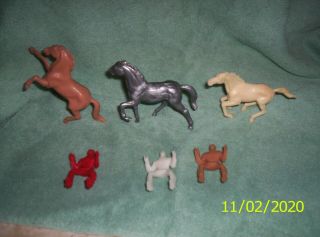 3 Vintage Stuart Western Horses 3 Poses - 3 Colors With 3 Figures