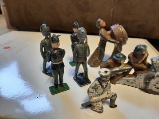 7 MANOIL BARCLAY & JOHILCO ENGLAND LEAD TOY SOLDIERS GAS MASK GUNNERS SPOTLIGHT 3