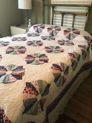 Vintage Hand Made Dresden Plate Quilt : 80 