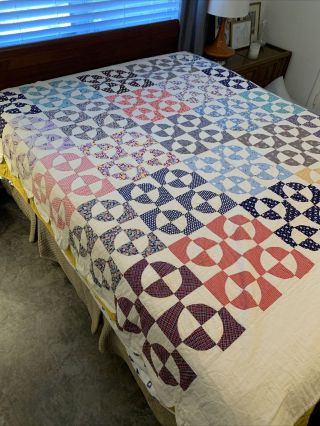 Vintage Hand - Made Cotton Quilt,  Running In Circles,  Scallop Border,  78” X 75”