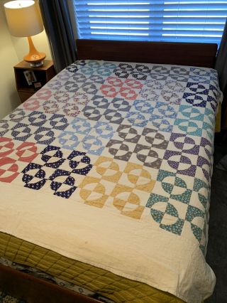 Vintage Hand - made Cotton Quilt,  Running In Circles,  Scallop Border,  78” X 75” 2